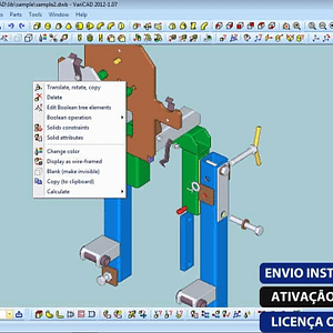 Software: A interface do software VariCAD 2022 mostra um modelo 3D de uma montagem mecânica. Ao clicar com o botão direito, os usuários podem acessar opções como girar e excluir. Uma marca d'água solicita que os usuários comprem licença através da loja de software online para ativação perfeita.